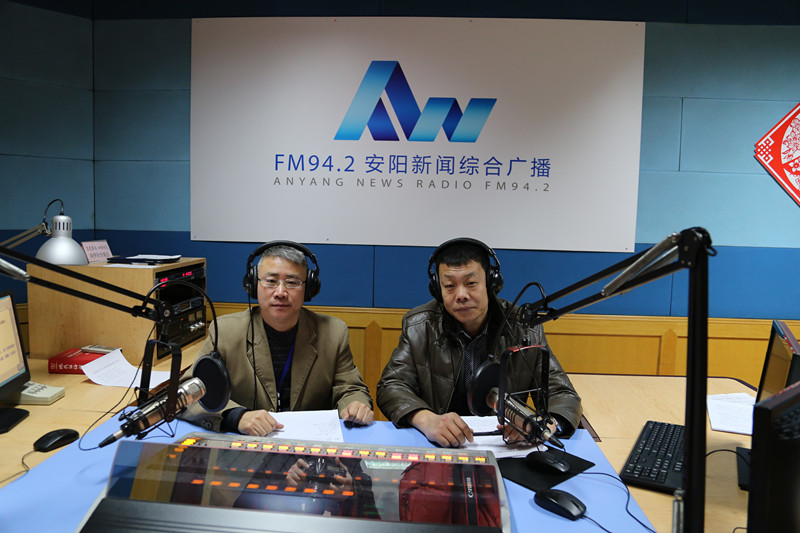 益和熱力公司董事長(zhǎng)、總經(jīng)理?xiàng)钣婪逶谖沂芯W(wǎng)上市民之家與廣大用戶群眾及網(wǎng)友進(jìn)行了在線交流溝通